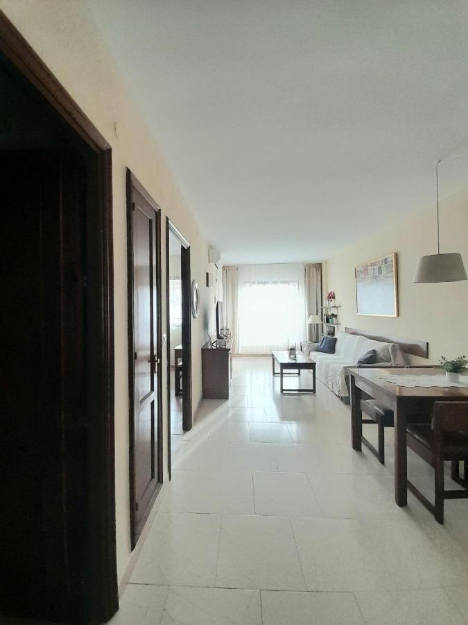Nice Apartment In Hotel Ronda 4 First Beach Line Фуeнхирола Екстериор снимка