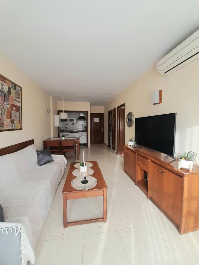 Nice Apartment In Hotel Ronda 4 First Beach Line Фуeнхирола Екстериор снимка