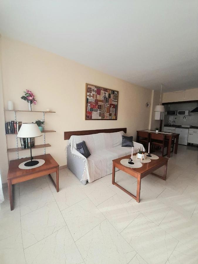 Nice Apartment In Hotel Ronda 4 First Beach Line Фуeнхирола Екстериор снимка