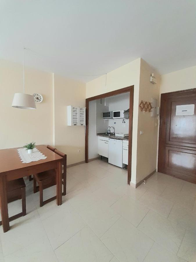 Nice Apartment In Hotel Ronda 4 First Beach Line Фуeнхирола Екстериор снимка