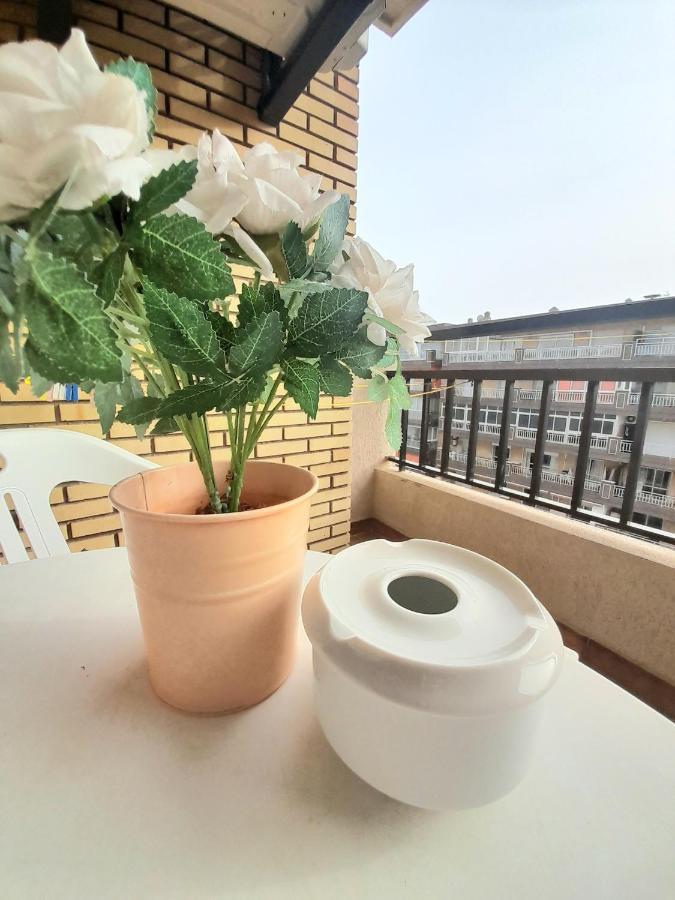 Nice Apartment In Hotel Ronda 4 First Beach Line Фуeнхирола Екстериор снимка