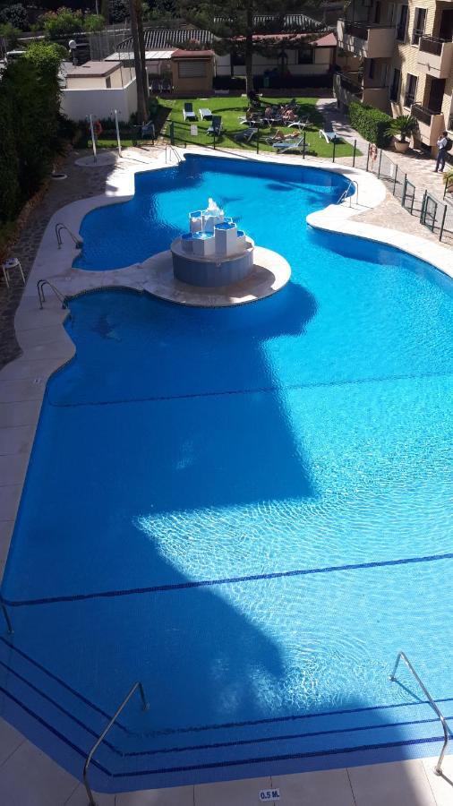 Nice Apartment In Hotel Ronda 4 First Beach Line Фуeнхирола Екстериор снимка